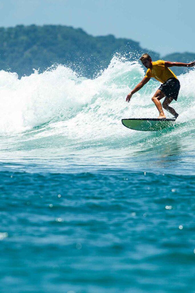 Numele Solutionsurfers este format dintr-un joc de cuvinte: solution = soluție, surfers = surfiști