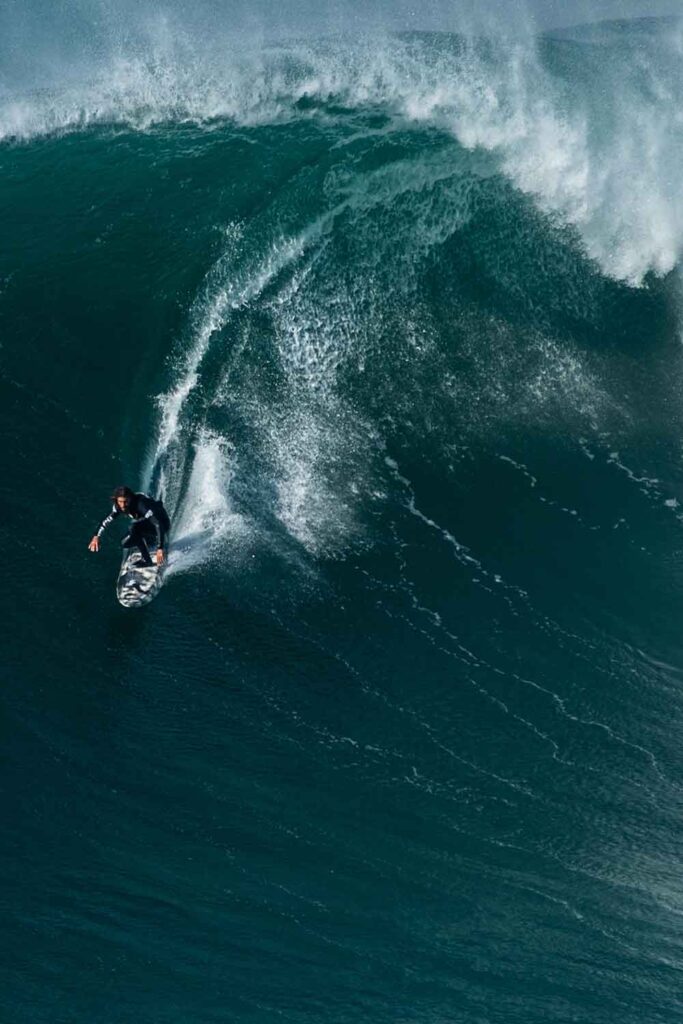 Numele Solutionsurfers este format dintr-un joc de cuvinte: solution = soluție, surfers = surfiști
